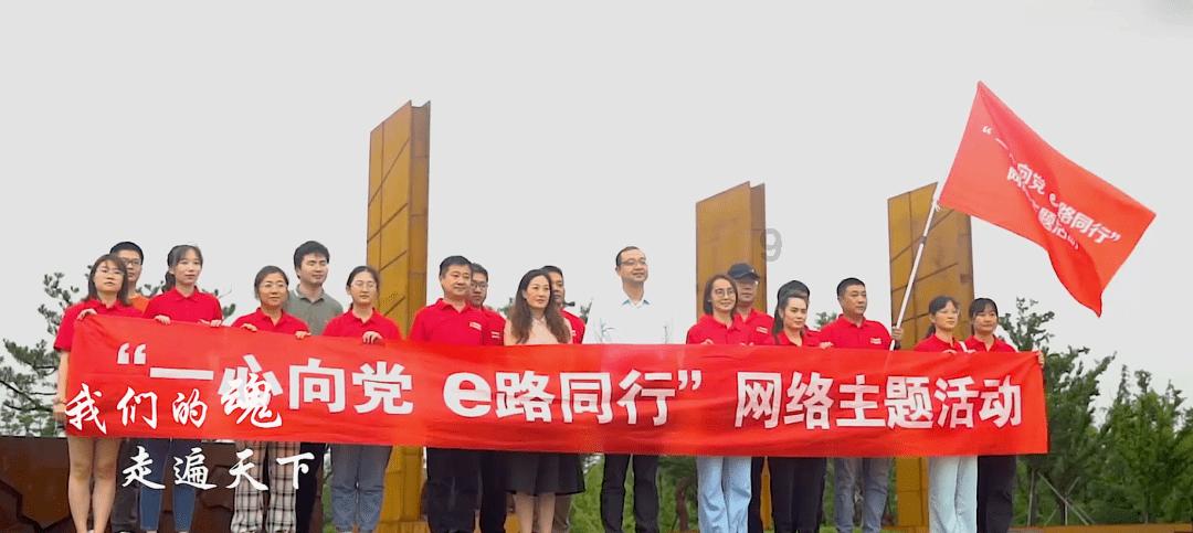 李念三胎产后复工,与众美女同框气质完胜,曾公开三胎儿子正脸照